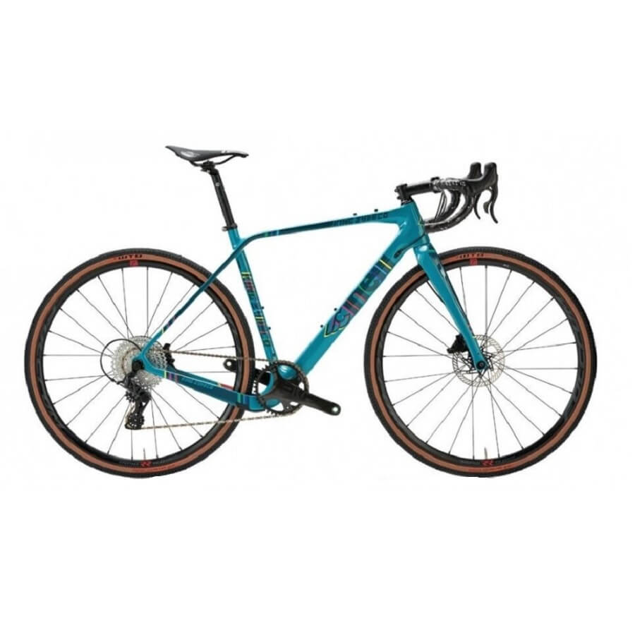 This unique frame allows extreme performance on the most diverse surfaces such as asphalt, dirt roads and rough terrain, thanks to the possibility of mounting 700c and 650b wheels with tires up to 2.1 