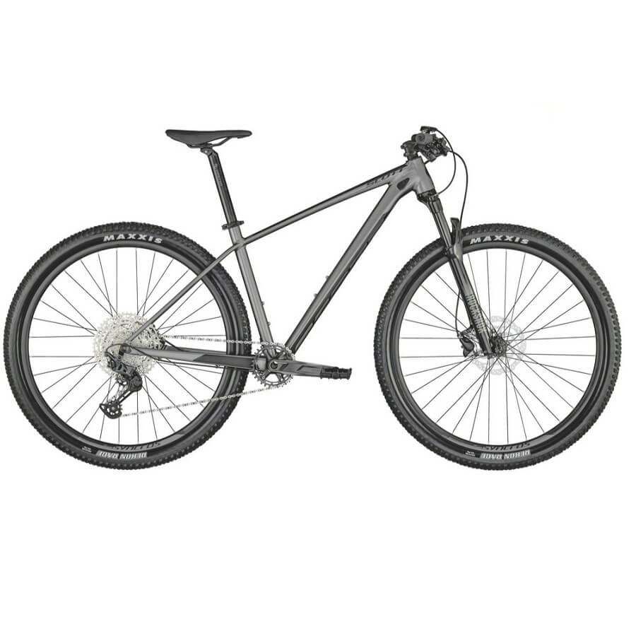 The SCOTT Scale 965 is equipped with a 12-speed Shimano drivetrain and a
RockShox fork with remote locking technology to allow you to set multiple
travel settings and adapt to riding conditions.
Price list € 1.399,00

AVAILABLE NOW in LARGE size