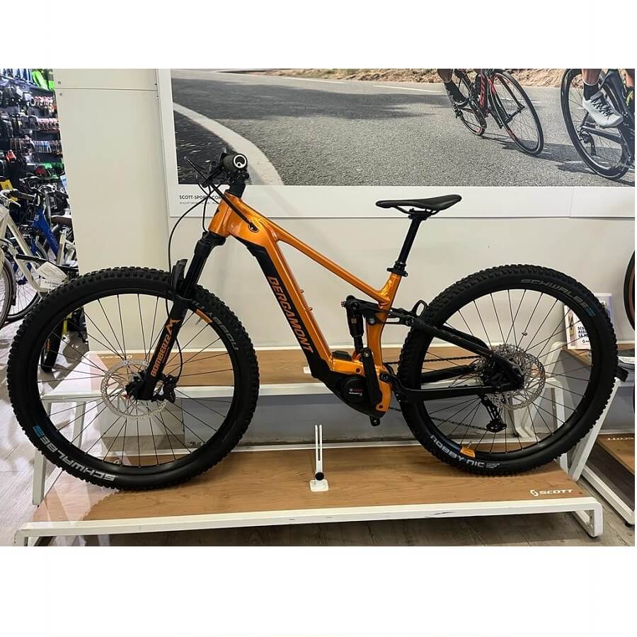 Full MTB with assisted pedaling with Bosch Performance CX 
engine Small size, 
3050 km travelled. 5
00WH battery 
Suspension travel 130/130


Price € 3.250,00