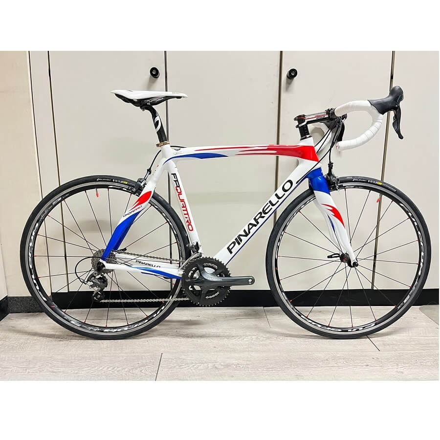 Pinarello FpQuattro.
Bike with monocoque carbon frame, size 56 suitable for people between 176 and 182 cm in height.
Price € 890,00